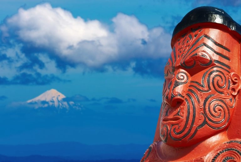 nya zeeland_Maori_carving_shutterstock_62734849 (1)