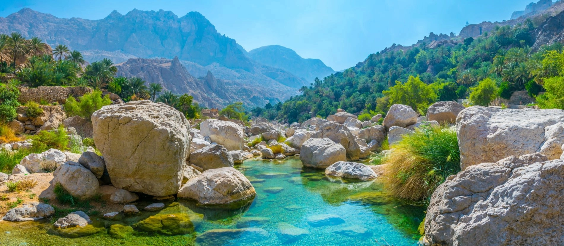 Banner_Jambo_Oman_wadi_tiwi_AdobeStock_267875115