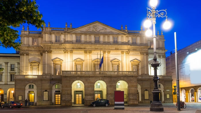 La Scala öppnades den 3 augusti år 1778 och har plats för 2800 åskådare. Här har världens ledande kompositörer och artister uppträtt. Efter en cocktail på hotellet besöker vi La Scalas museum och ser föreställningen Don Carlos av Verdi.