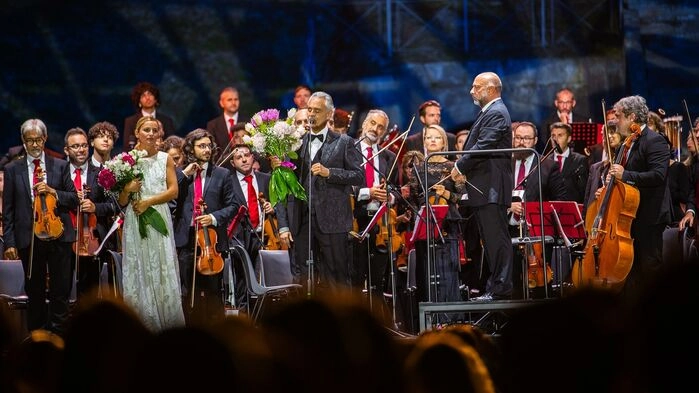 I slutet av juni uppträder Andrea Bocelli i den antika amfiteatern i romarnas Pompeji, vid foten av vulkanen Vesuvius.