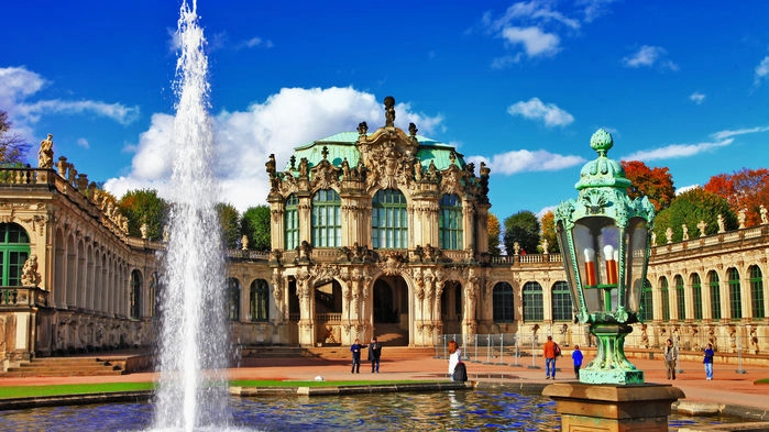 Palatset Zwinger uppfördes i början av 1700-talet och anses vara ett av de främsta barockpalatsen i Europa.